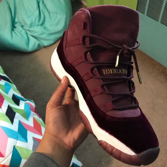Maroon Velvet Jordan 11 - Picture 3 of 4